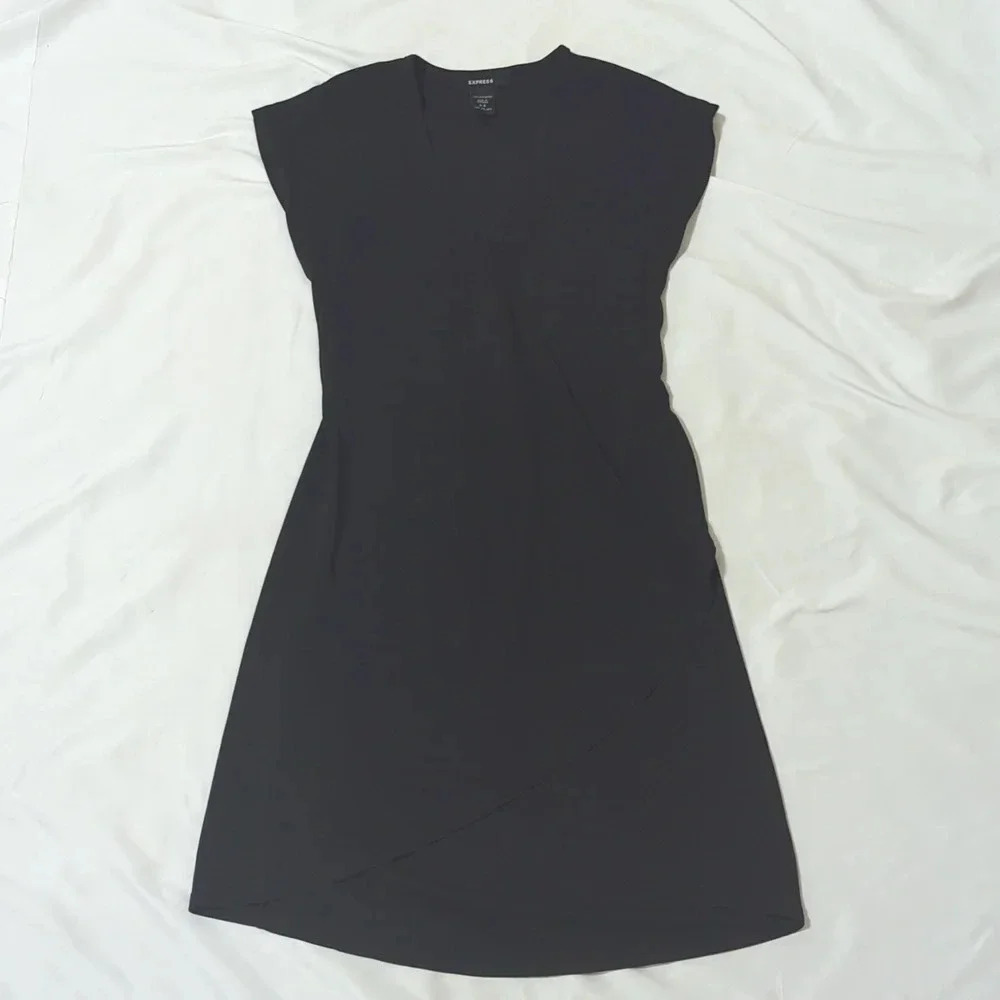 Express Sleeveless V-Neck Wrap Mini Dress, Color Black Size 5/6